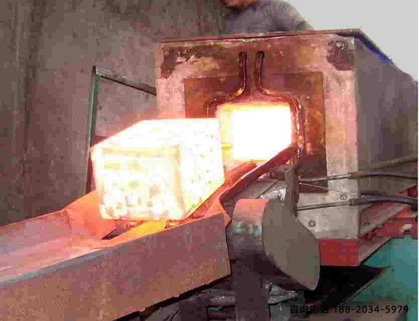 ��ӦС�Ͷ���¯